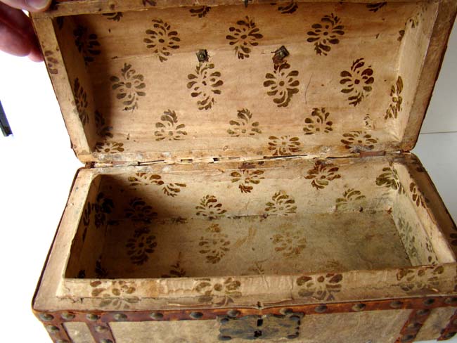 A charming early 19th century American leather covered valuables box circa 1810 — image 2